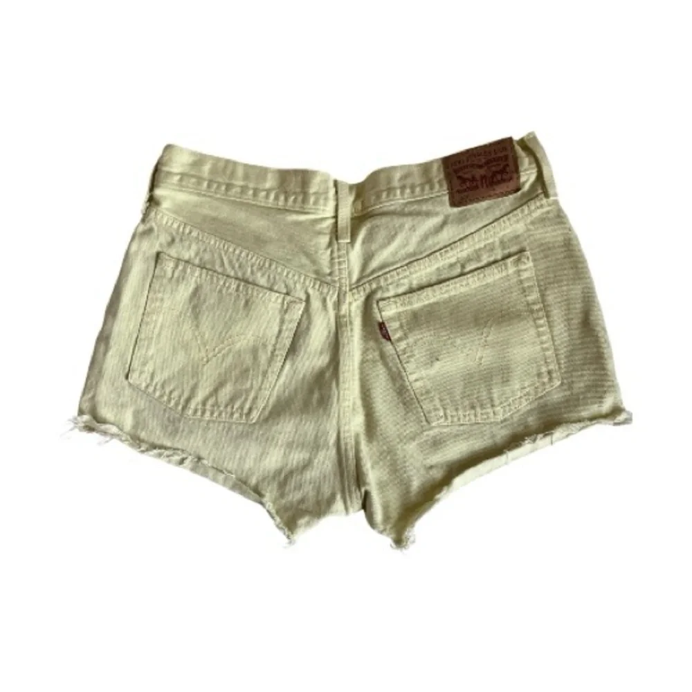 Yellow 501 Levi Frayed Hem Women Shorts